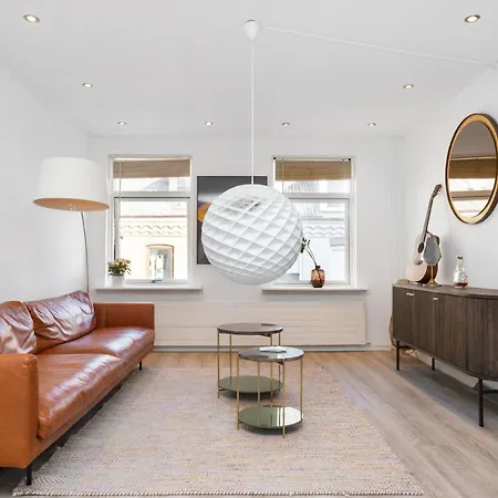 3-etagers Med Plads Til 8-personer Apartment