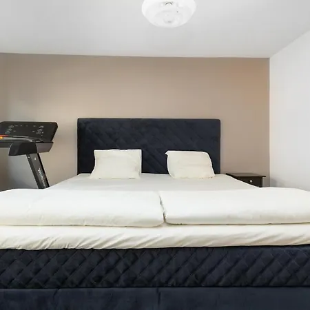 3-etagers Med Plads Til 8-personer * Aalborg